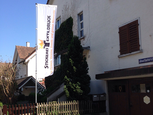 Aussenansicht Textildruck Stickerei